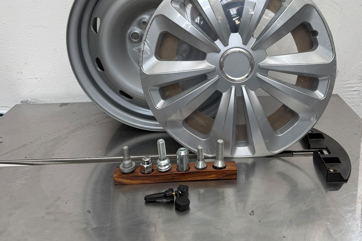 Cerchi in acciaio con accessori per il montaggio